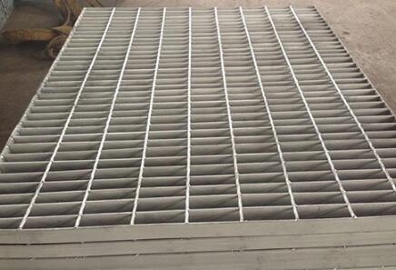 不銹鋼格柵板的制作方式和優(yōu)點(diǎn)