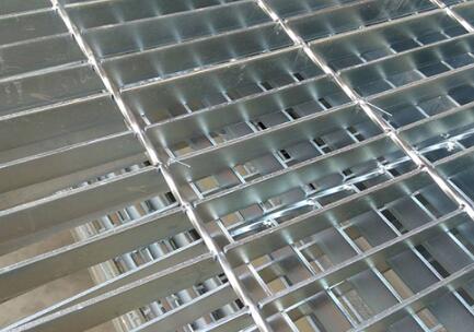 看過(guò)來(lái)，鍍鋅格柵板必知的選購(gòu)注意事項(xiàng)！